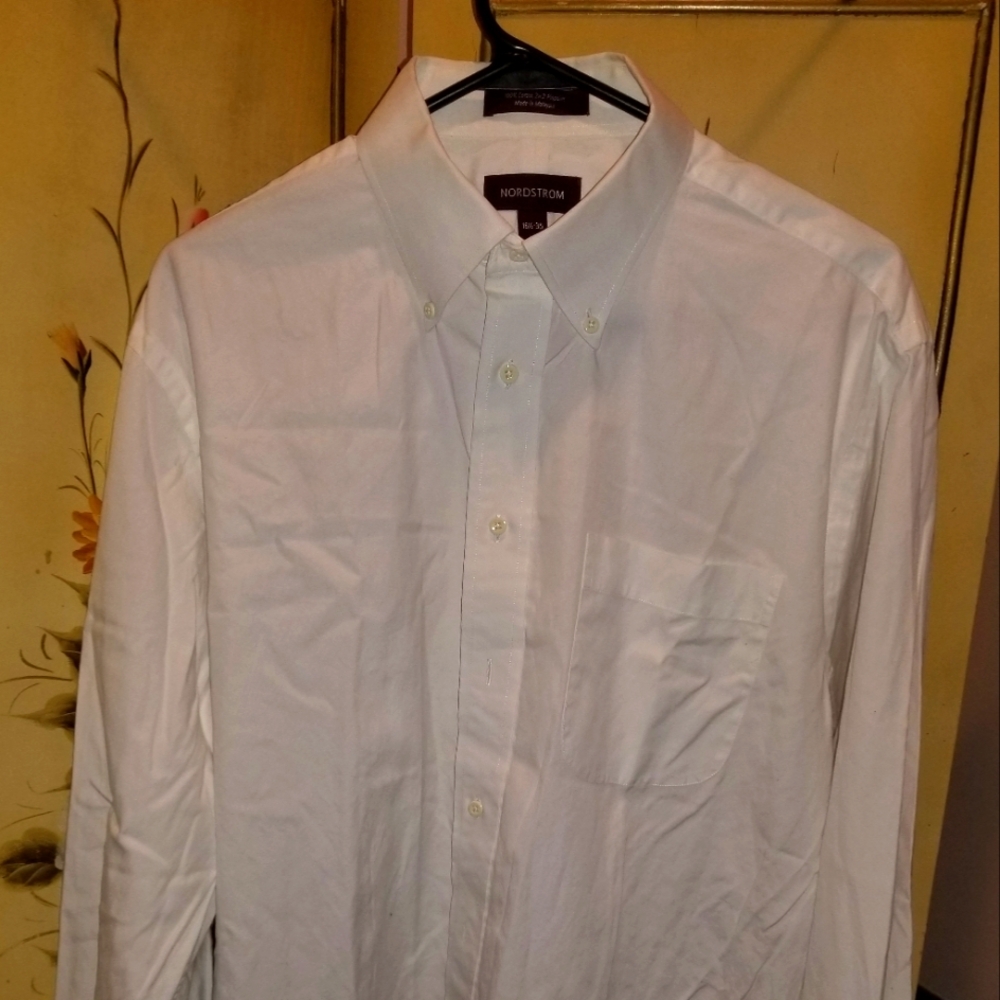 NORDSTROM Dress Shirt.   Color:White Size 16.5 /35 Needs Ironing Condition Good